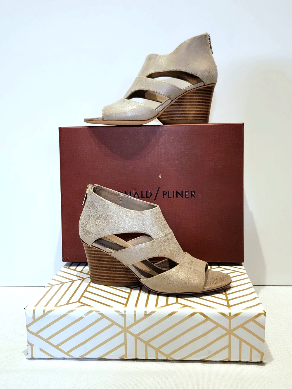 Donald J. Pliner Jenkin Beige Metallic Taupe Cutout Wedge Zip Sandal Heels New